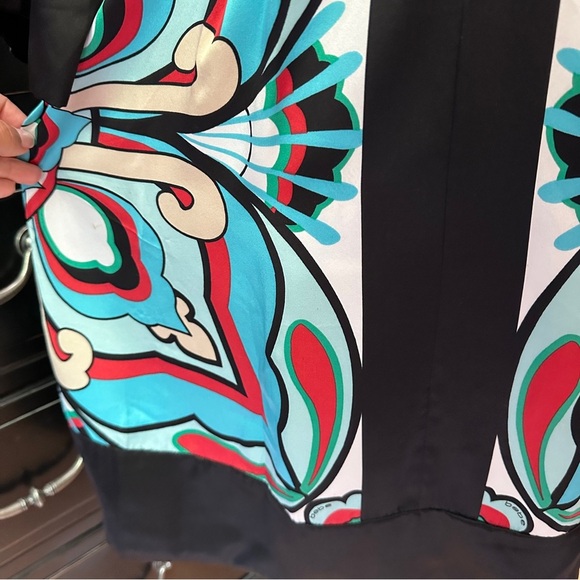 BeBe 100% Silk Graphic V-Neck Dress Size Small - Picture 7 of 16